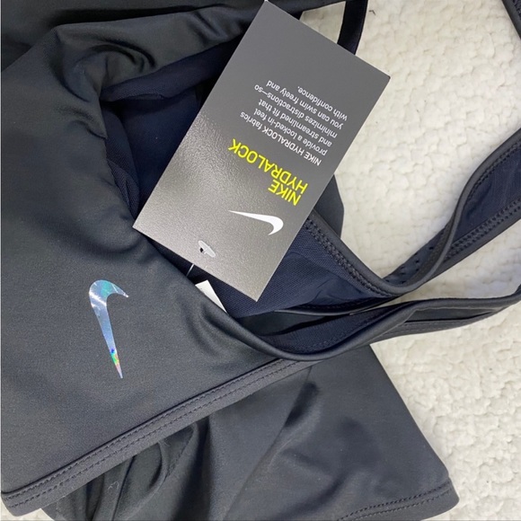 Nike Hydralock Racer Back One
Piece Swimsuit Sz XL - Picture 4 of 12